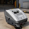 Balayeuse accompagnée tractée thermique Lavor SWL 900 ST pour parking et entrepôt