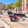Balayeuse thermique professionnelle Limpar 84 Pro Honda GXV160 avec brosse nylon de 80 cm et roues pneumatiques.