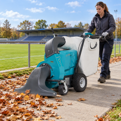 Aspirateur électrique sur terrain sportif